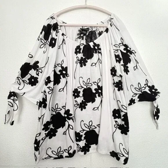 Liv Los Angeles Womens Tunic, White with Black Floral Embroidery, Plus Size 3X - Picture 1 of 7